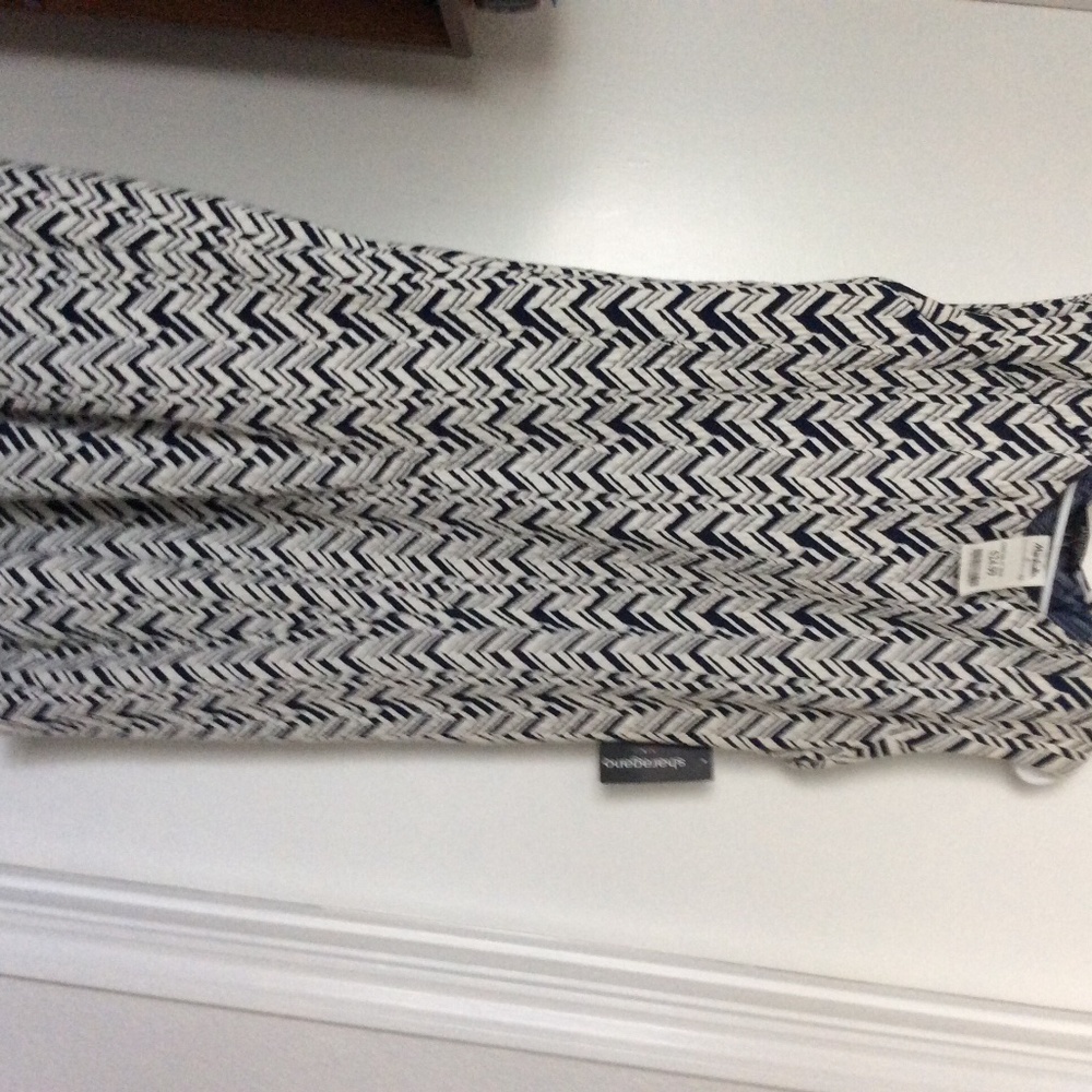 Dress, sleeveless, new, black & white, polyester, chevron pattern, size L